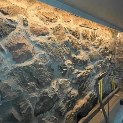 Elektriker installerar ledlist i Uddevalla